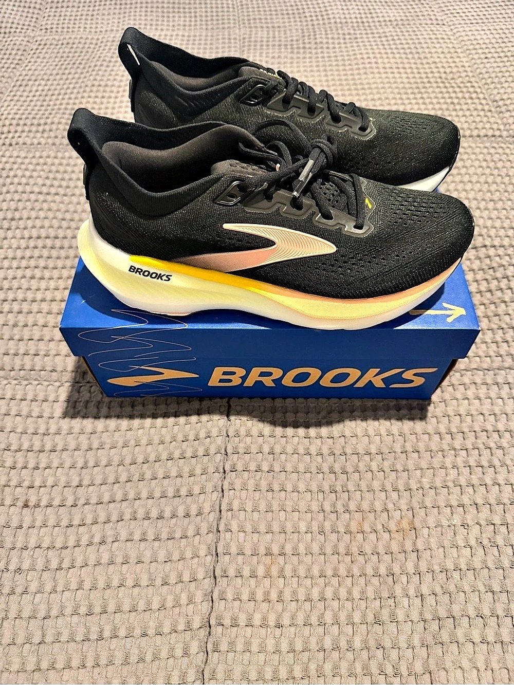 Brooks Glycerin 23 Women's Athletic Shoes US 9.5 Like New